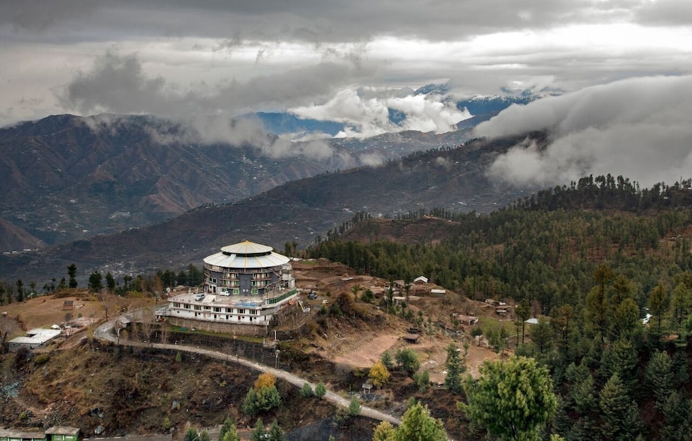 Orangeloft Frontier - last minute hotel in Saidu Sharif