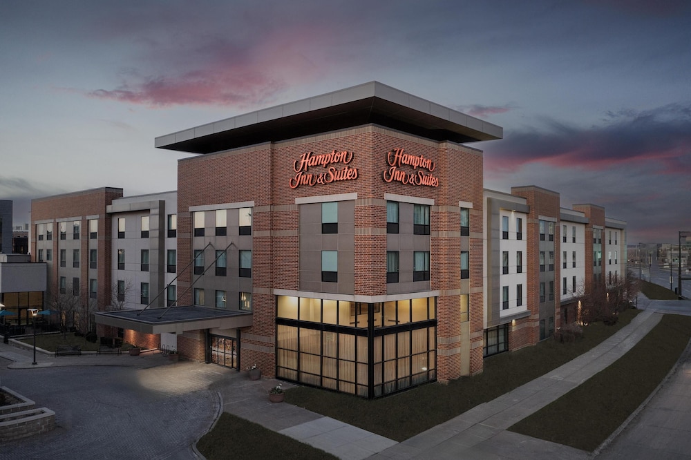Hampton Inn Suites Omaha Downtown — Omaha
