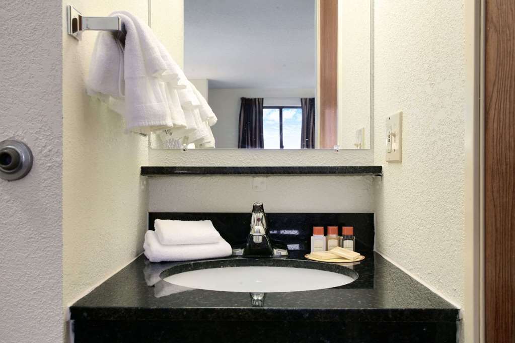Days Inn by Wyndham Oglesby Starved Rock - photo 10