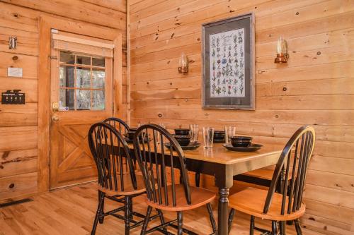 Highland Dream Hot Tub FREE tickets each paid day Near Dollywood WIFI - photo 33