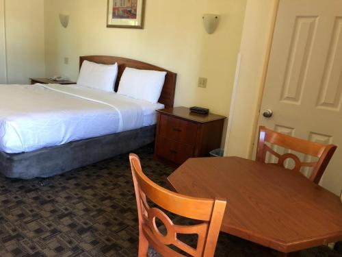 Monticello Motel - photo 17