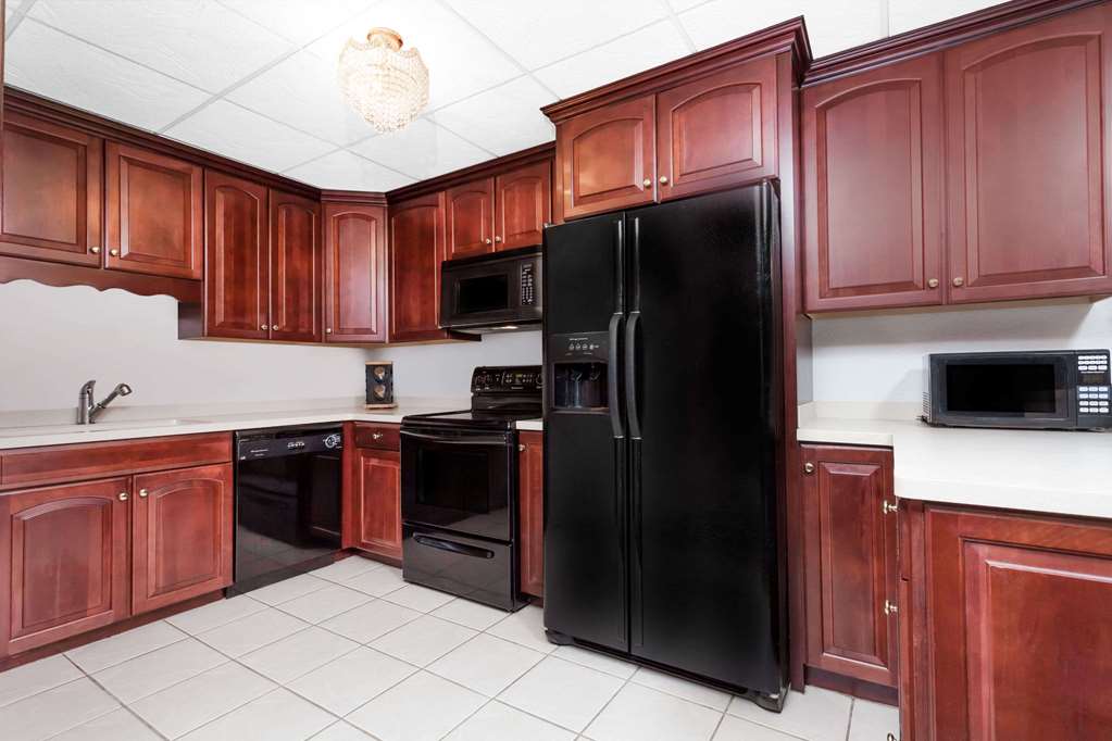 Ramada by Wyndham Henderson Evansville - photo 19