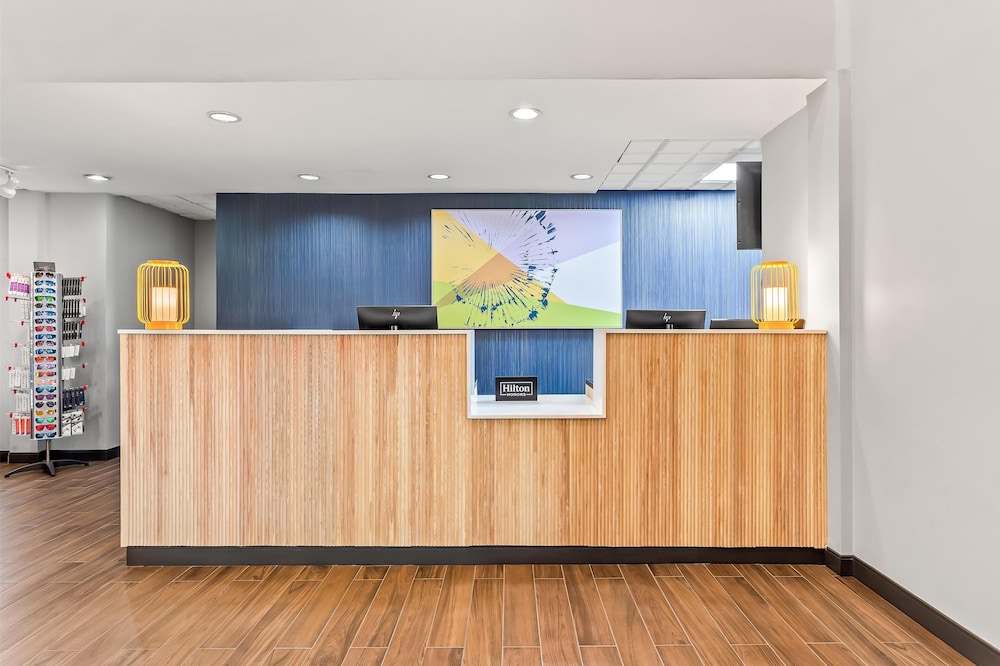 Spark by Hilton Oak Forest - photo 8