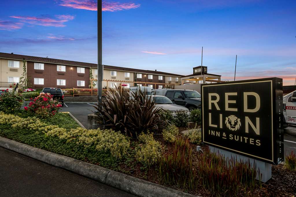 Red Lion Inn & Suites Sequim - photo 6
