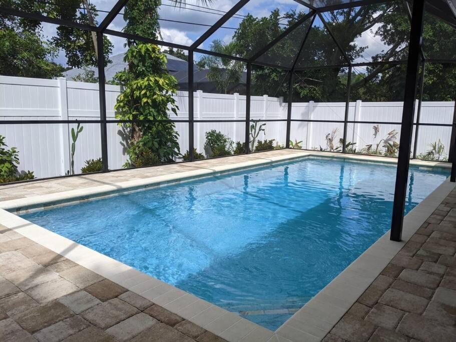Florinda 3bdr 2bth 2car garage with New Pool in Sarasota, United States
