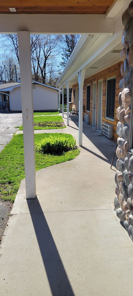 Alger Falls Motel - photo 21