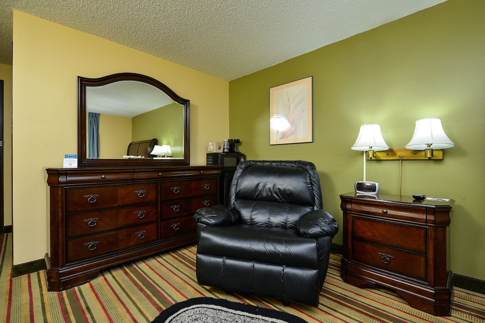 Super 8 by Wyndham Minot Airport - photo 17