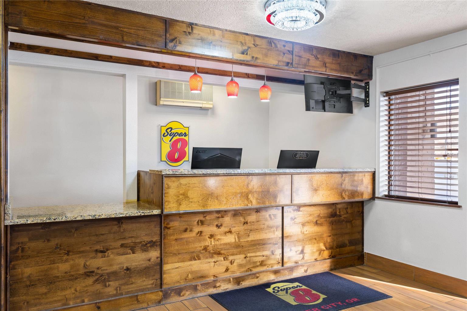 Super 8 by Wyndham Baker City - photo 6
