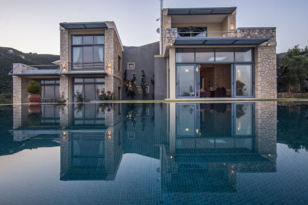 Kastraki Epavlis — 4-Star Luxury Hotel in Corfu, Greece