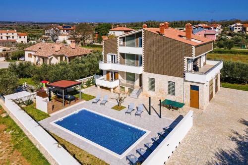 Beautiful 6 bedroom villa in Valbandon — 4-Star Luxury Hotel in Valbandon, Croatia