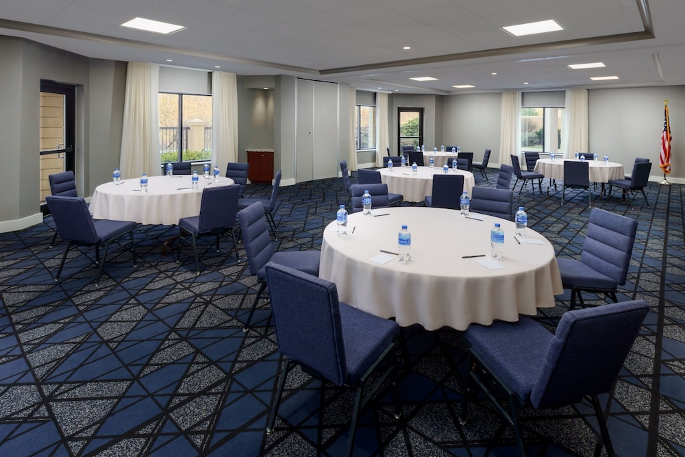 Courtyard by Marriott Manchester Boston Regional Airport - photo 41