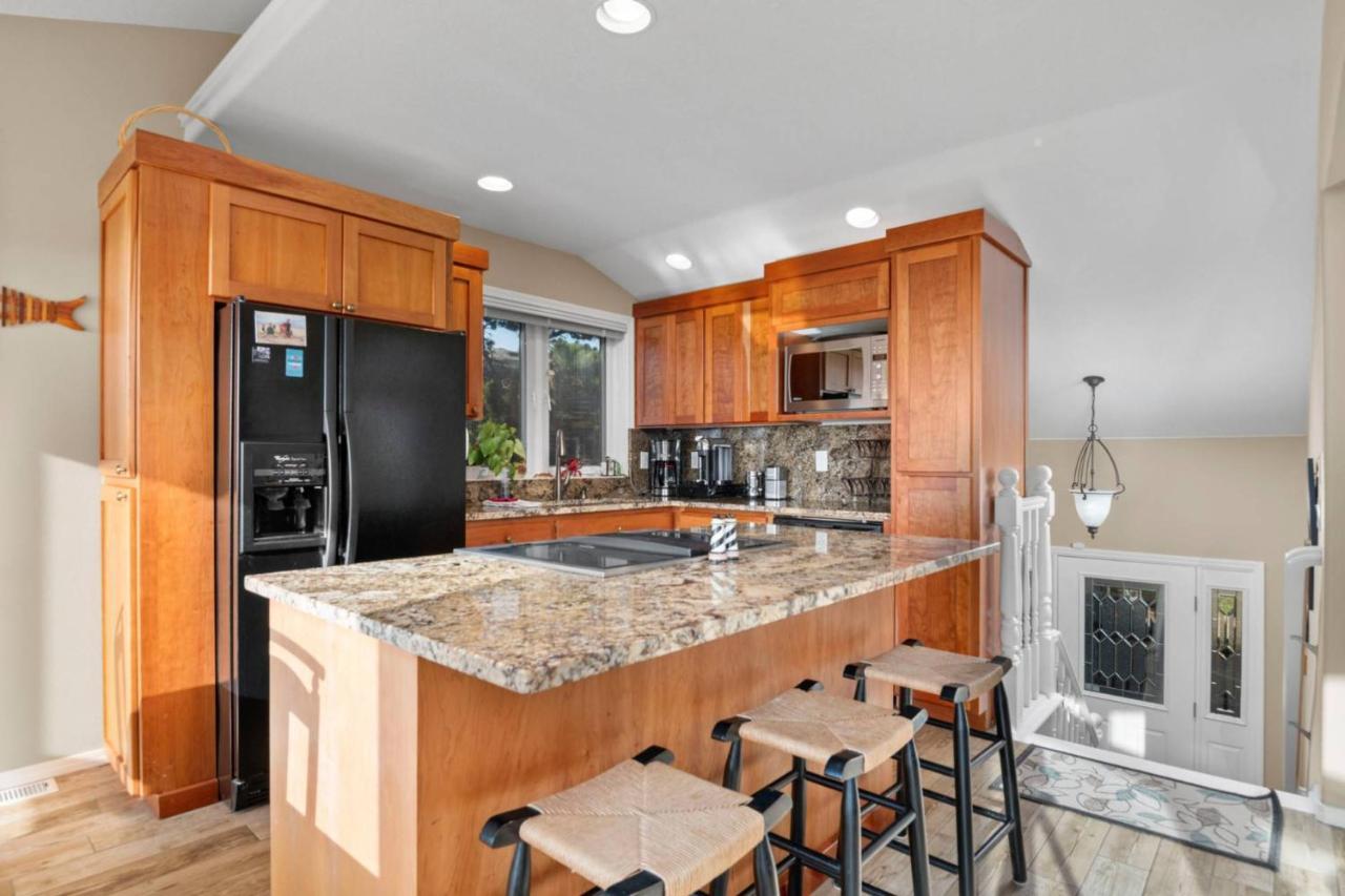 Oceanfront Retreat - last minute hotel in Rockaway Beach