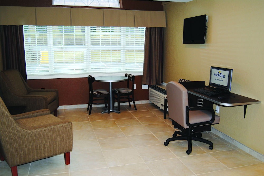 Microtel Inn By Wyndham Mineral Wells Parkersburg - photo 16