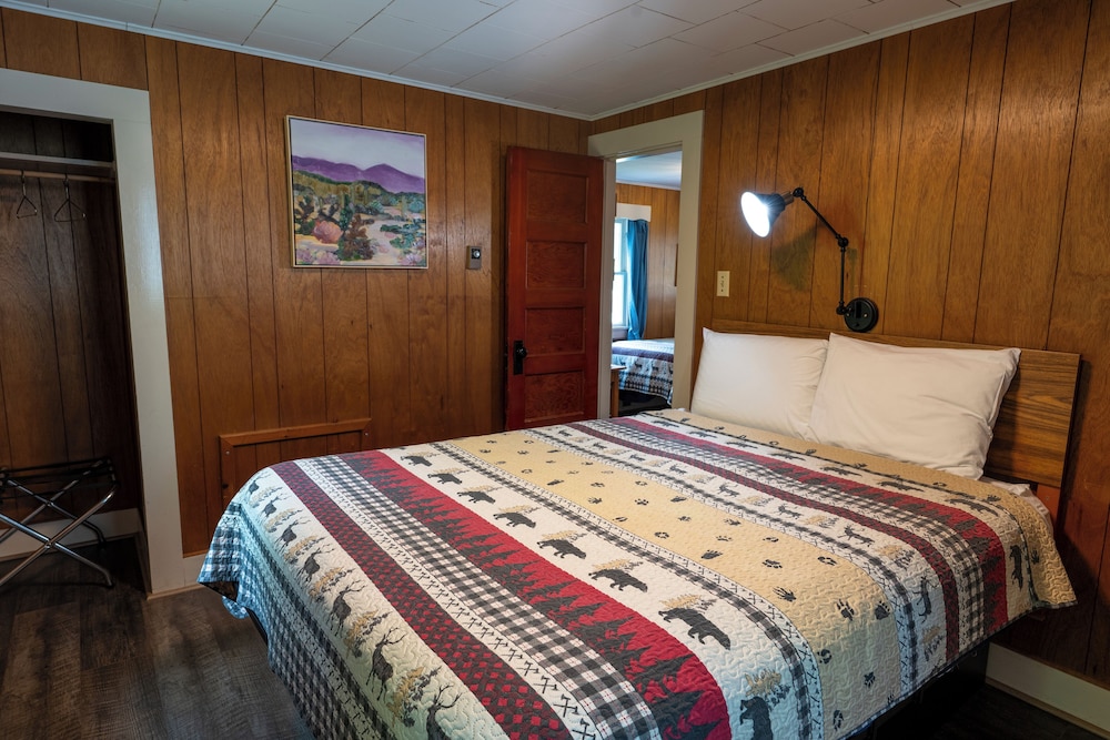 Mount Coolidge Motel - photo 25