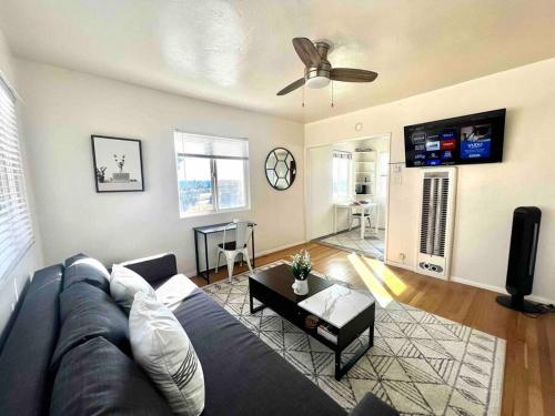 Minimalist 1 bed by Airport & Old Town — 4-Star Luxury Hotel in San Diego, United States