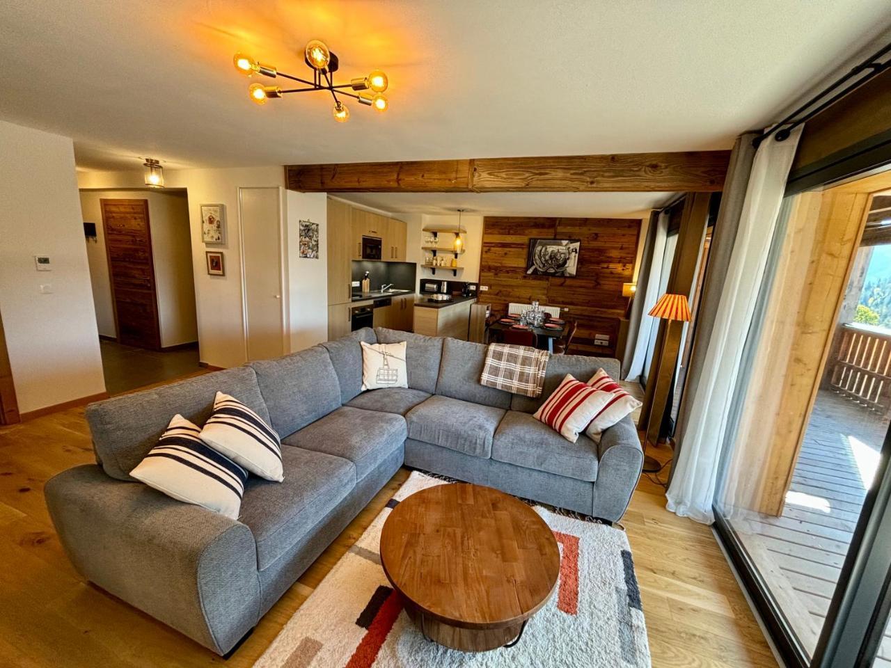 Grand T4 Lumineux En Plein Coeur de Chatel in Chatel, France