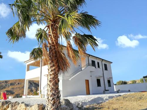 Spacious Apartment in Montallegro with Stunning Views — 4-Star Luxury Hotel in Montallegro, Italy