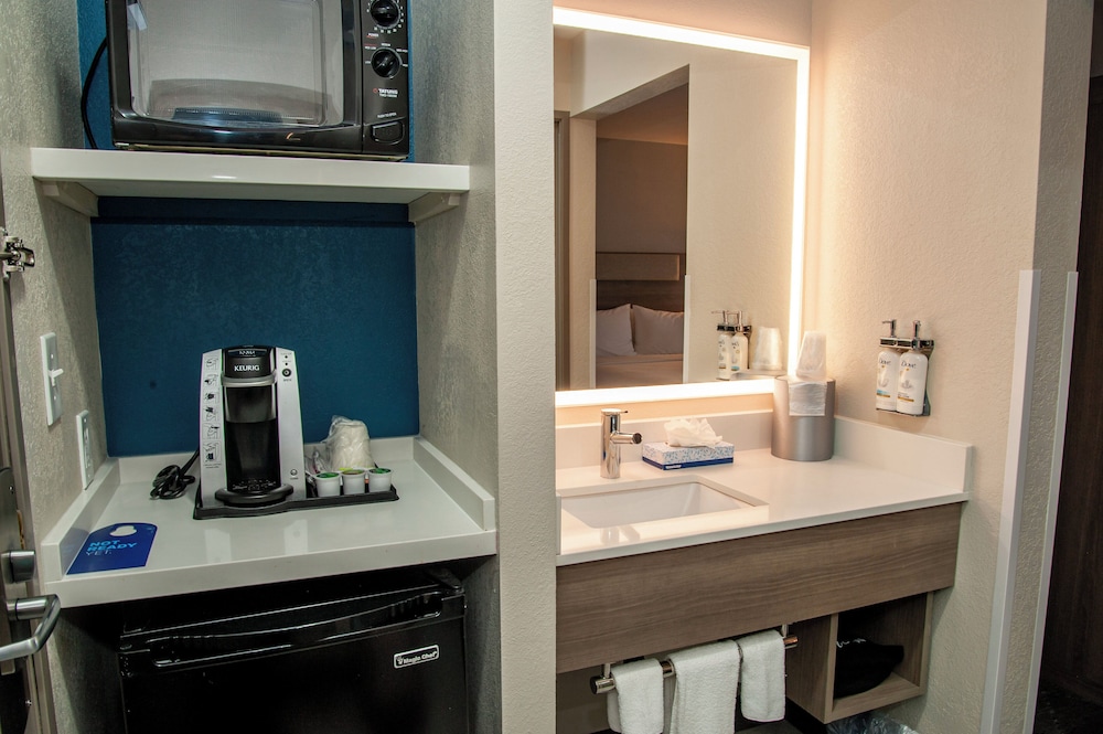 Holiday Inn Express Airport Tucson by IHG - photo 10
