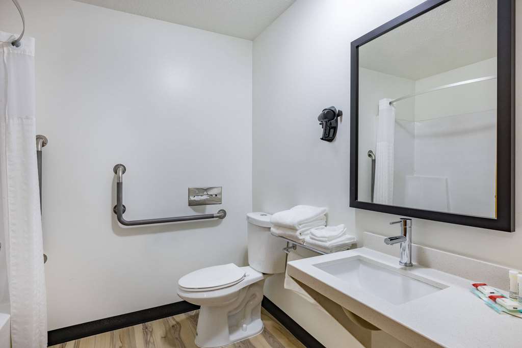Super 8 by Wyndham Duluth - photo 18