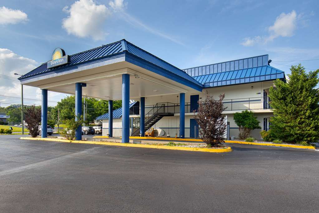 Days Inn By Wyndham Knoxville North - photo 2
