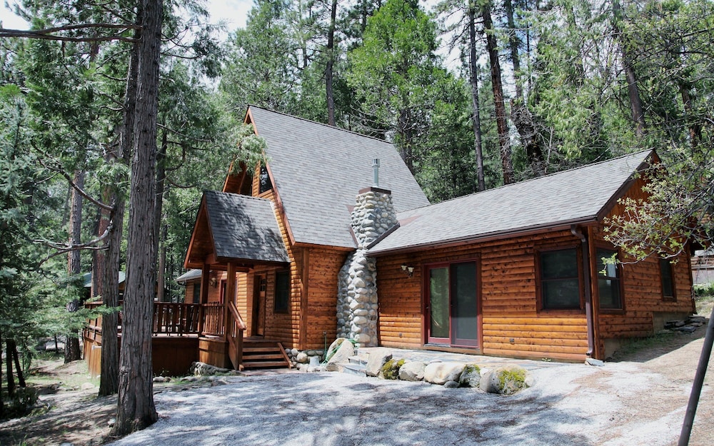 Boot's Haven - carbon neutral hotel in Unknown City