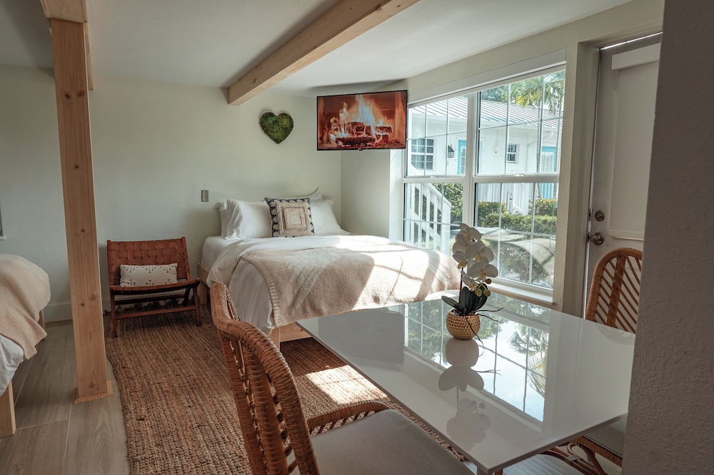 Seahorse Beach Bungalows - photo 14