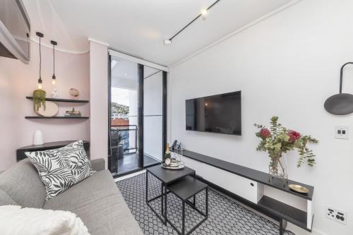 508 The Flamingo Central Netflix Aircon