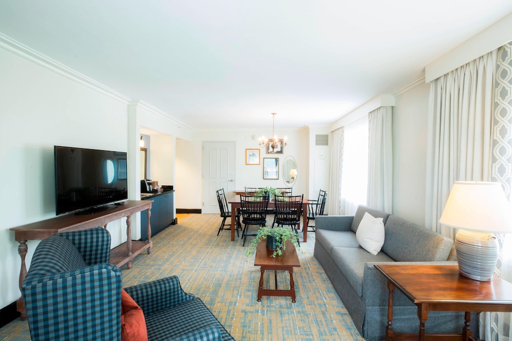 Williamsburg Lodge Autograph Collection - photo 42