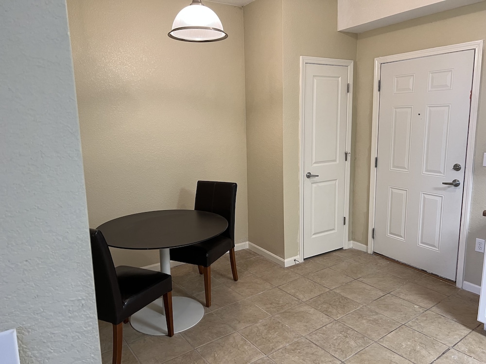 Washburn Hotel Suites - photo 12