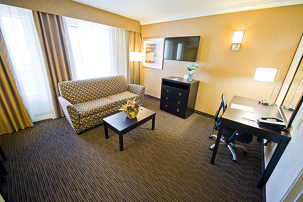 Hotel d Lins Ontario Airport - photo 5