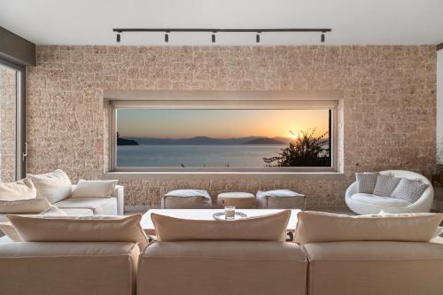 Villa Olea Luxury Villa with Swimming pool Tennis court & Beach Volley — 5-Star Luxury Hotel in Koilas, Greece