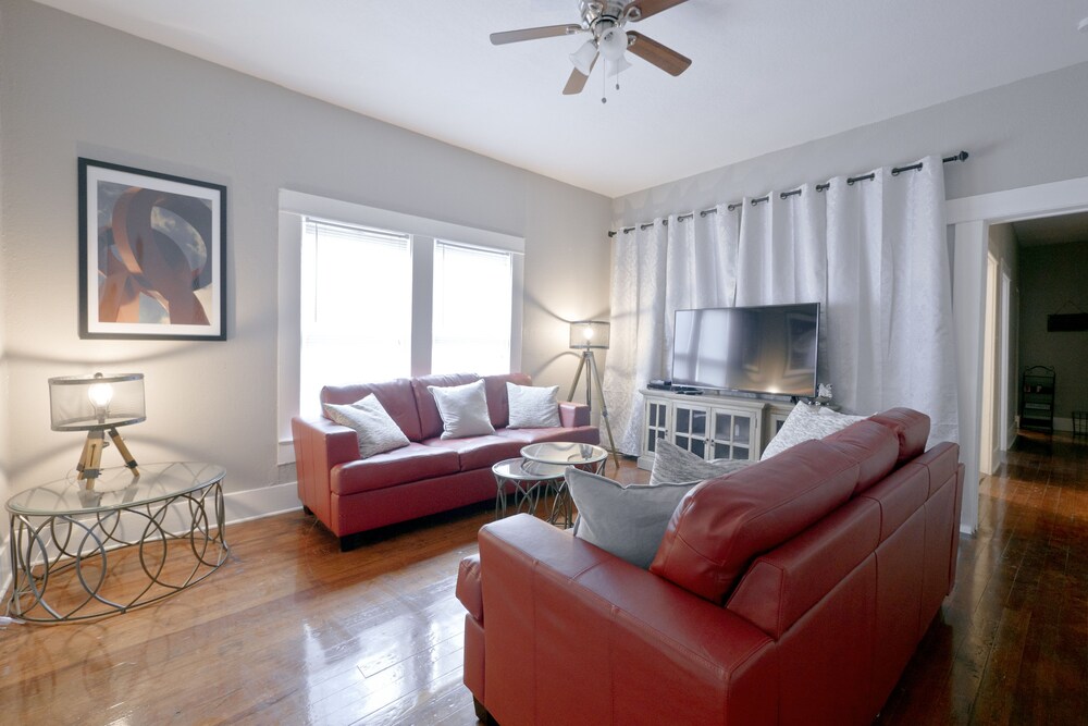 Laurel Coral Sleeps 5 Studio — 4-Star Luxury Hotel in San Antonio, United States