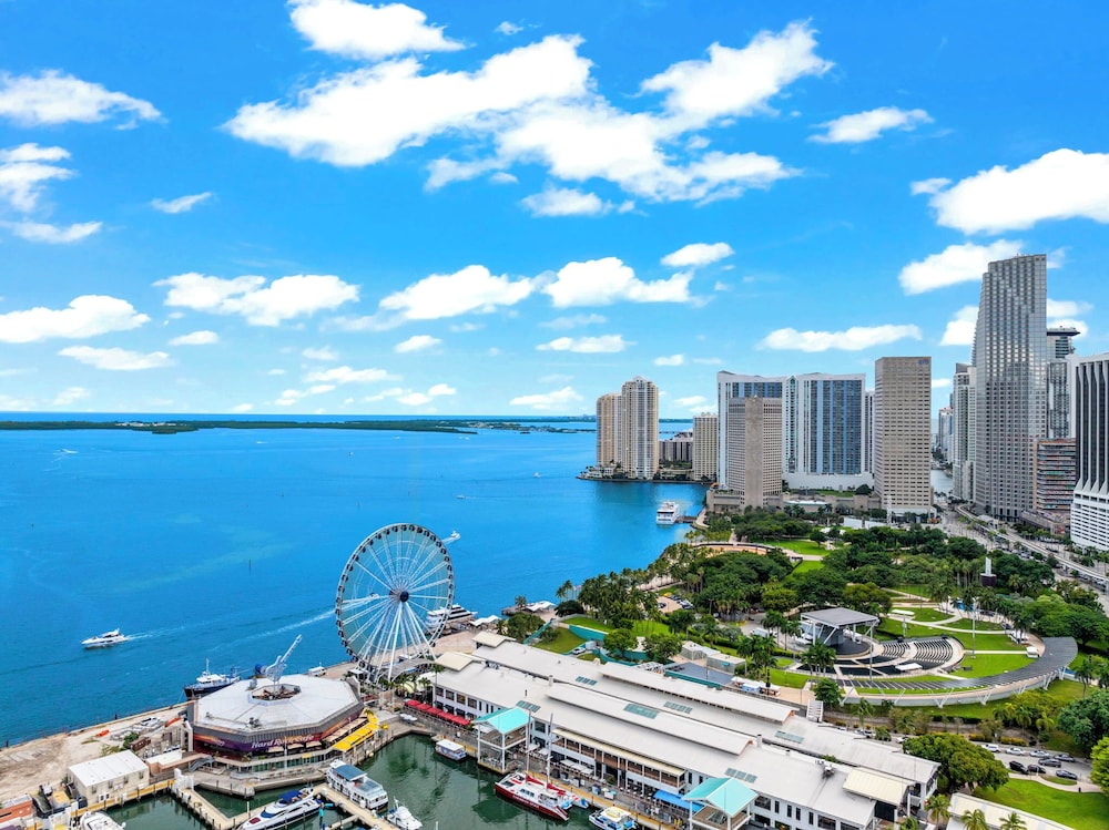 On 46th Floor Amazing Views and Free Parking — 4-Star Luxury Hotel in Miami, United States
