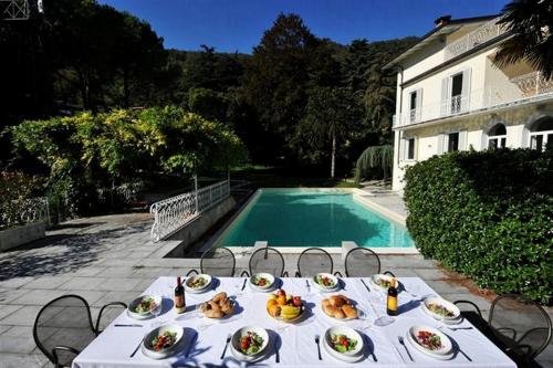 Villa Apollo — 4-Star Luxury Hotel in Vassena, Italy