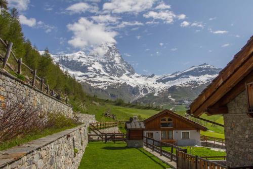 Maison Carrel Elegant 12 — 4-Star Luxury Hotel in Valtournenche, Italy
