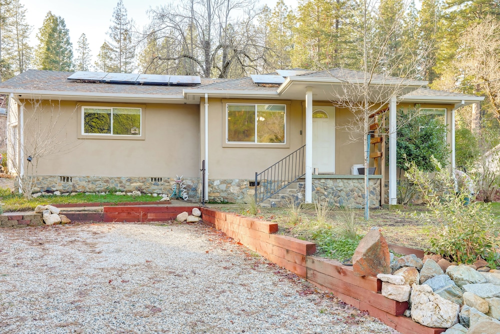 4 Mi To Dtwn Grass Valley Forest Oasis W Hot Tub — Grass Valley