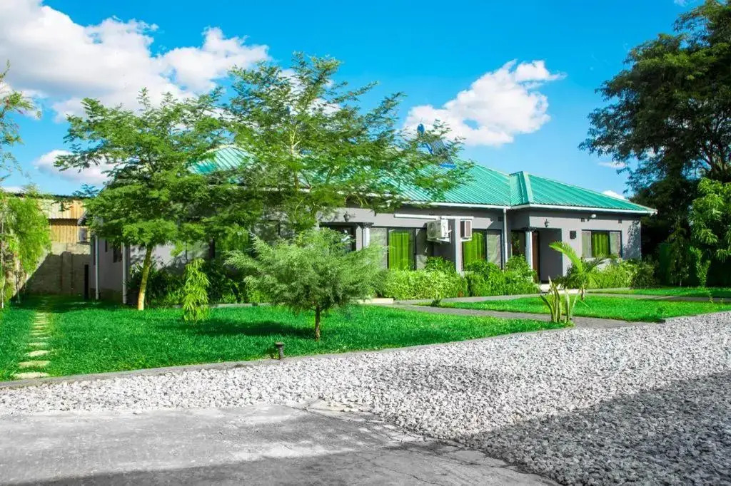 BlueGreens Accommodation — 4-Star Luxury Hotel in Ndola, Zambia