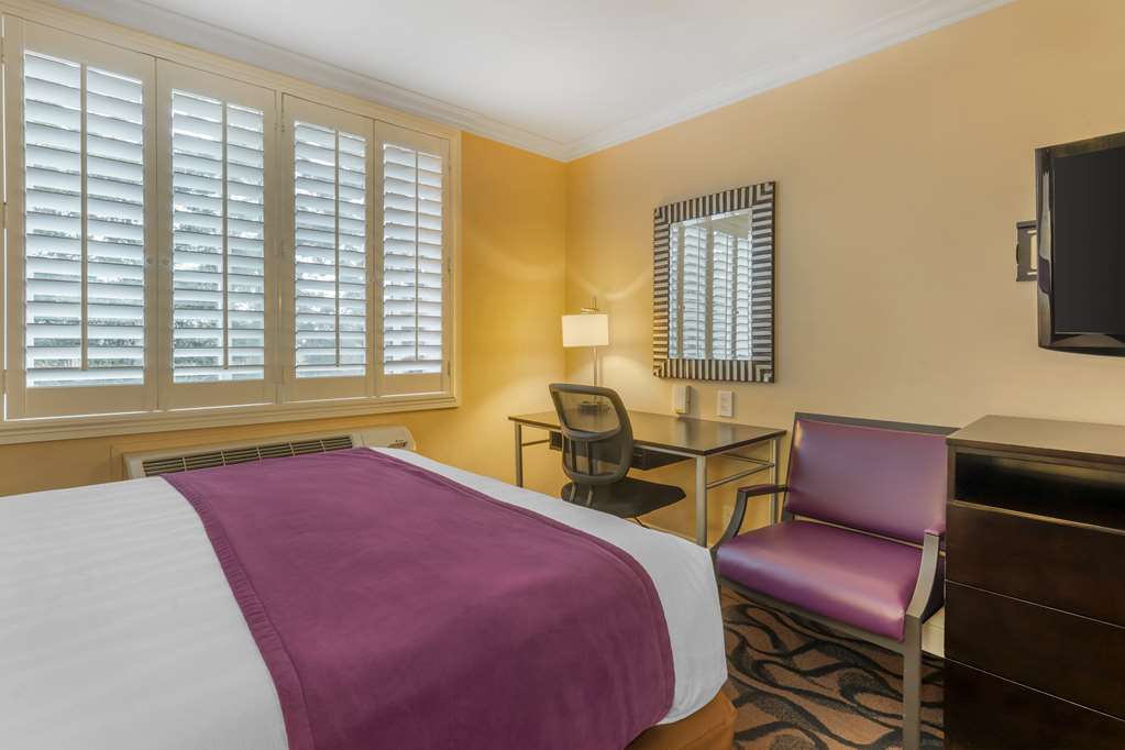 Best Western Plus Airport Plaza - photo 20