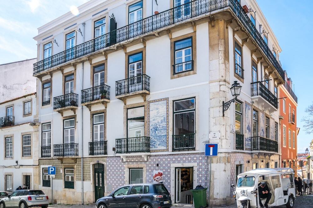 Sweet Inn Apartments Rua da Saudade — 4-Star Luxury Hotel in Lisbon, Portugal