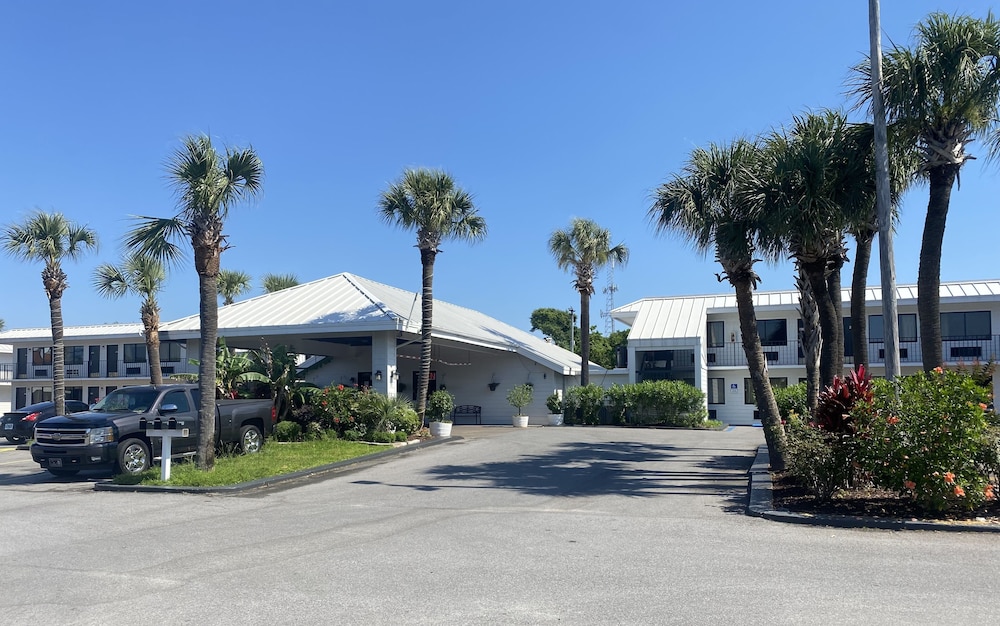 Village Inn Destin - photo 2