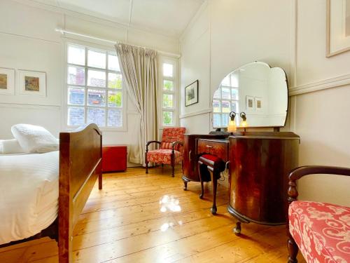 Plum Blossom Cottage — 4-Star Luxury Hotel in Katoomba, Australia