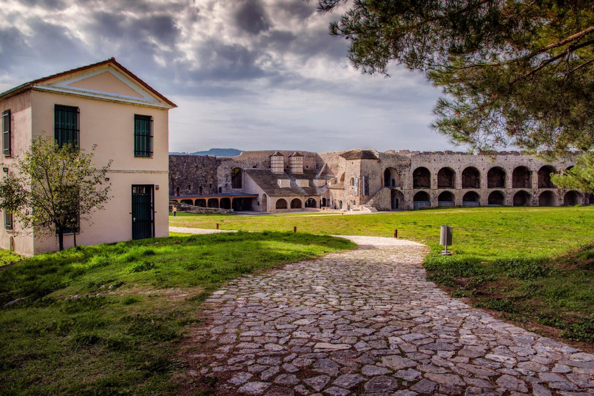 KAMARES Historic Boutique Hotel & Spa — Ioannina — photo 4