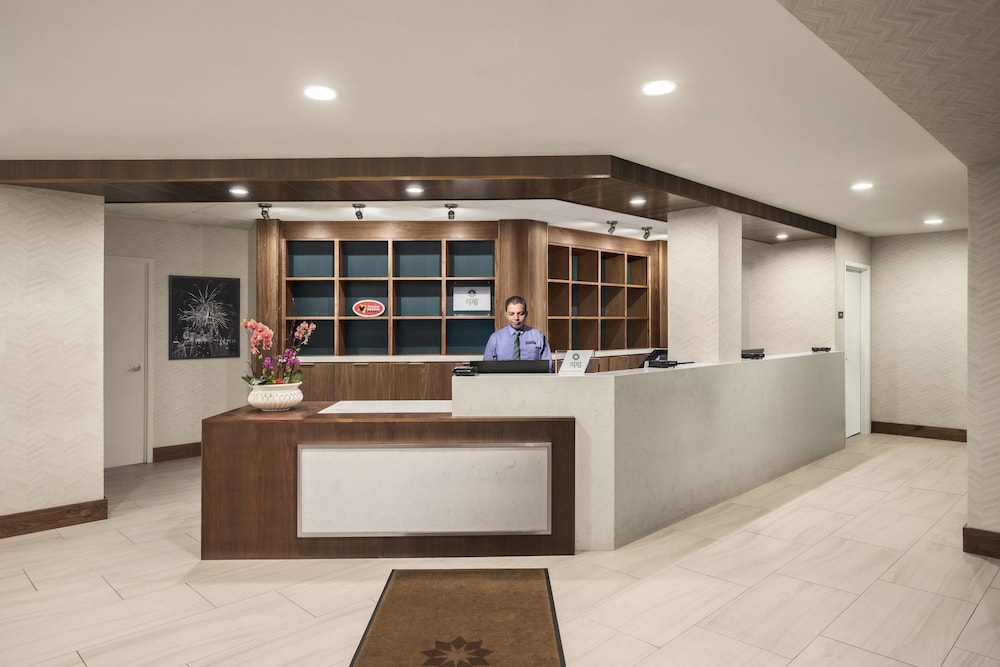 Four Points by Sheraton Anaheim - photo 28