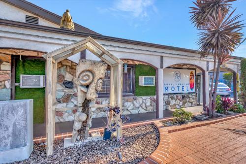 Royal Hawaiian Inn Mid City Los Angeles - photo 6
