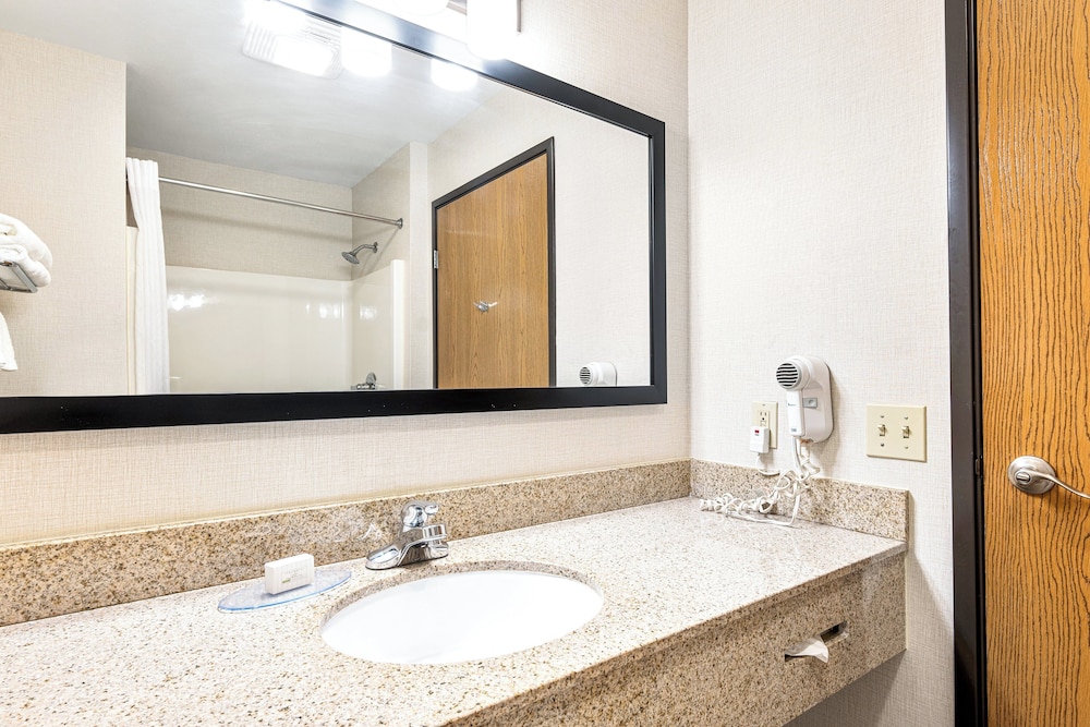 Boarders Inn & Suites Shawano - photo 37