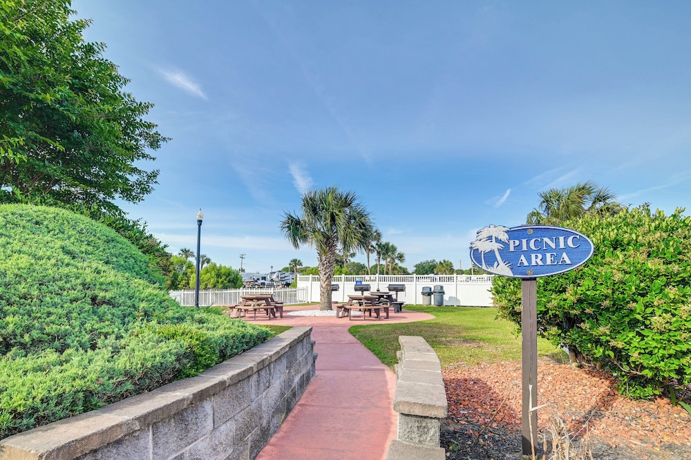 Pool & Ocean View: Myrtle Beach Resort Condo - photo 31