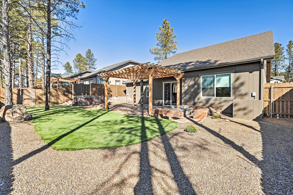 Flagstaff Oasis with Hot Tub 3 Mi to Downtown in Flagstaff, United States