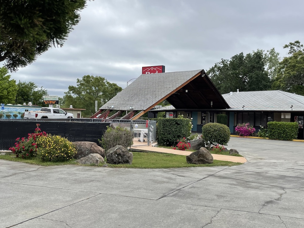Red Bluff Inn - photo 22