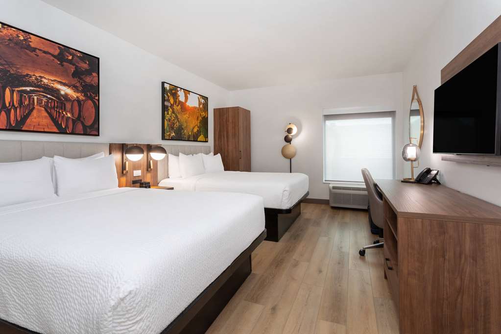 La Quinta Inn & Suites by Wyndham Galt Lodi North - photo 25