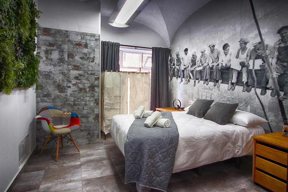 Apartamentos Gladiador — 4-Star Luxury Hotel in Merida, Spain